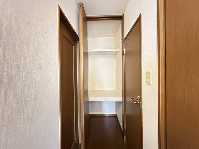 ホール　収納